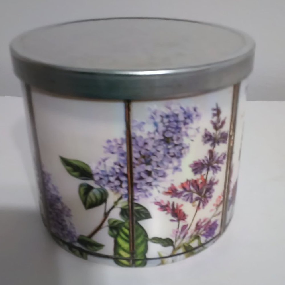 Bath and body works candle 3 wick FRESH CUT LILAC FLORAL DESIGN - Picture 2 of 5